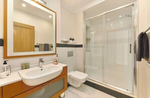 Shower, hair dryer - APARTMENT PACIFICO, O Pomar Resort (Cabanas de tavira)
