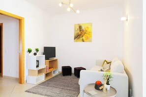 TV - APARTMENT GILAO, Town Centre (Tavira)