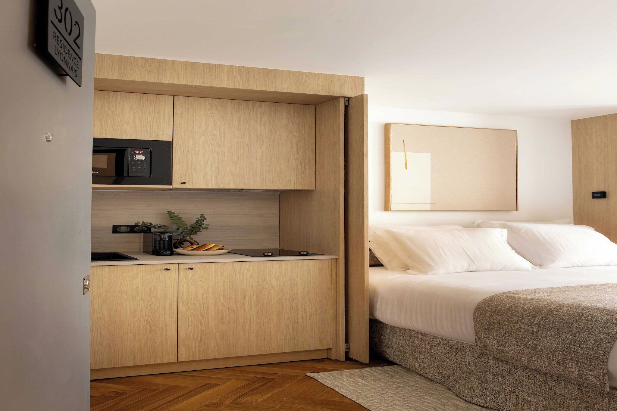 Bureau, fer et planche à repasser, accès au Wi-Fi (inclus)