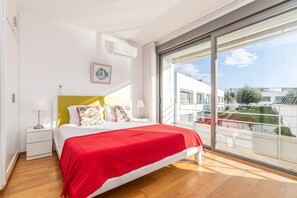 3 chambres, fer et planche à repasser, accès au Wi-Fi (inclus)