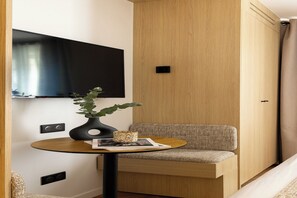 Interior - Cosy and modern studio- Jardin de Luxembourg (Paris)