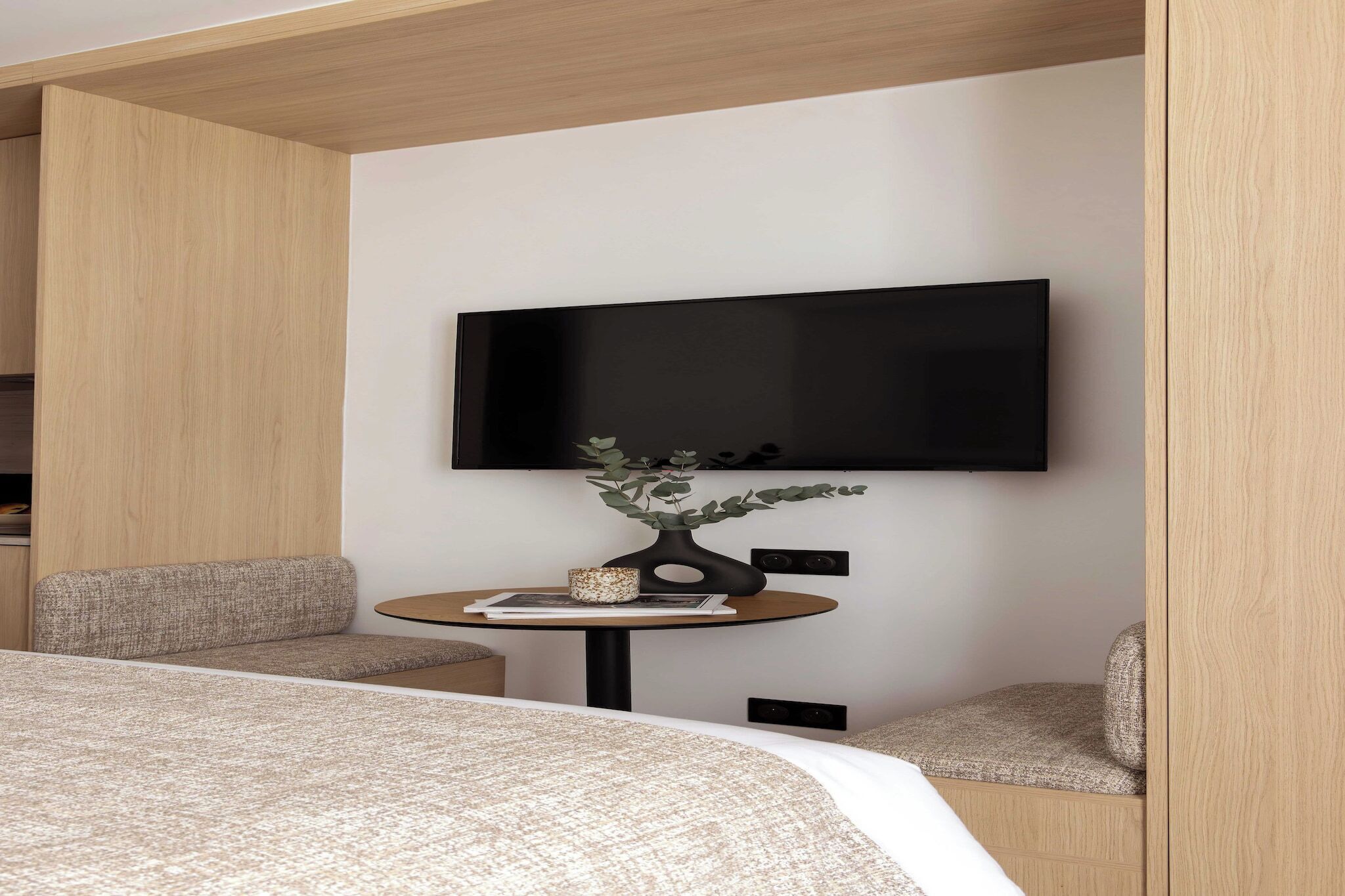 Desk, iron/ironing board, internet, bed sheets