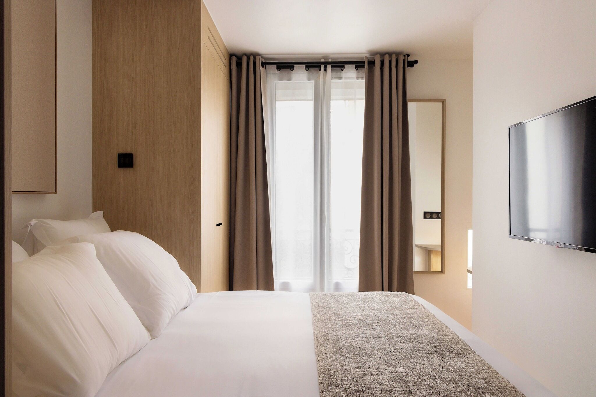 Desk, iron/ironing board, internet, bed sheets