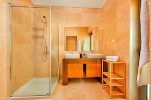 Shower, hair dryer - TAVIRA SUITES AMENDOEIRA, Town Centre (Tavira)