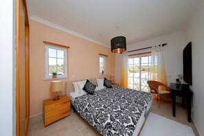 3 chambres, fer et planche à repasser, Wi-Fi gratuit