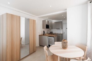 Dining - Charming studio - 2P/AC - Sea view - Antibes. (Antibes)