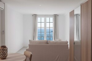 Offices - Charming studio - 2P/AC - Sea view - Antibes. (Antibes)