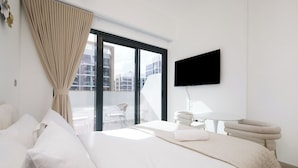 Blackout drapes, iron/ironing board, WiFi (free) - Stylish Riviera Studio Near Downtown (Dubai)