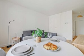 Dining - Charming studio - 2P - balcony - Saint Honore (Paris)