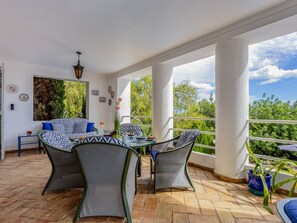 Outdoor dining - VILLA JACARANDA, Quinta do Perogil (Tavira)