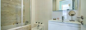 Shower, hair dryer - APARTMENT SOL, Quinta da Gomeira (Cabanas de tavira)