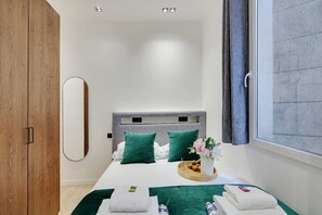 Iron/ironing board, free WiFi, bed sheets - Charming AC Studio Center of Paris (Paris)