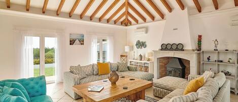 TV, fireplace, ping pong