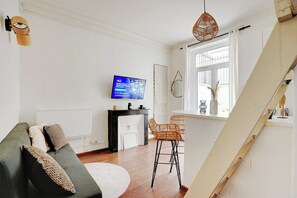 Smart TV, fireplace, offices - Charming Studio 1BR/2P - Porte de Clichy (Paris)