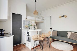Smart TV, fireplace, offices - Charming Studio 1BR/2P - Porte de Clichy (Paris)