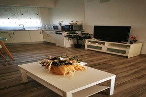 Fridge, microwave, oven, stovetop - Cozy House in El Palmar for 4 Guests (El Palmar de Vejer)