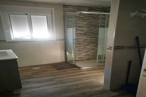 Shower, hair dryer, towels - Cozy House in El Palmar for 4 Guests (El Palmar de Vejer)