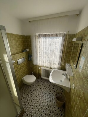 Douche, serviettes fournies