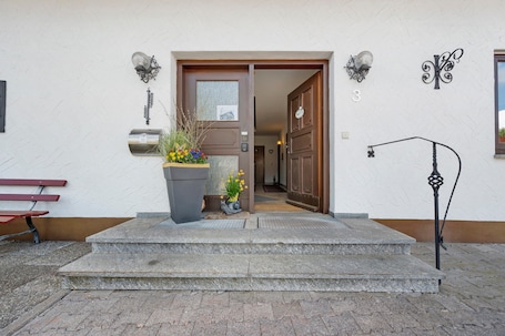 Exterior detail. Room 'Gästezimmer 5' with Balcony and Wi-Fi