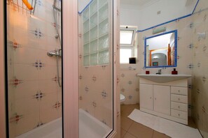 Shower, hair dryer - VILLA LIMOEIRO, Santa Luzia Fishing Village (Santa Luzia)