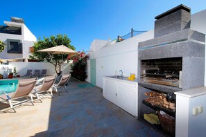 Terrace/patio - VILLA LIMOEIRO, Santa Luzia Fishing Village (Santa Luzia)