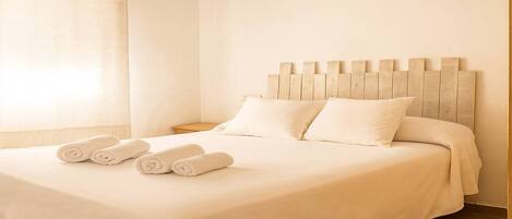 Travel crib, internet