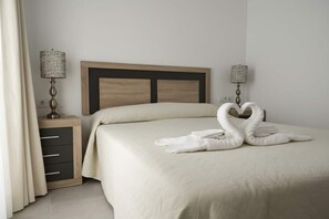 2 bedrooms, iron/ironing board, free WiFi, bed sheets - Apartamento en el  centro de conil de la frontera (Conil de la Frontera)
