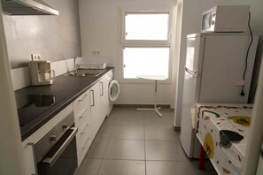 Refrigerador, microondas, parrilla de estufa y lavavajillas 