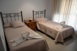 2 bedrooms, iron/ironing board, free WiFi, bed sheets - Apartamento en el  centro de conil de la frontera (Conil de la Frontera)