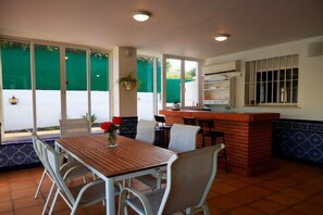 Dining - Luxury Family Chalet near Seville (Sevilla)