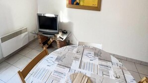 Luokittelematon kuva, 3 kautta 3, painike