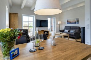 Smart TV y chimenea 