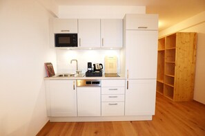 Fridge, microwave, stovetop, dishwasher - Holiday apartment in Bregenzerwald (Sibratsgfäll)
