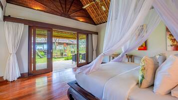 Villa, 5 Bedrooms, Beachfront | In-room safe, desk, free WiFi