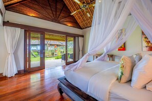 Villa, 5 Bedrooms, Beachfront | In-room safe, desk, free WiFi - Villa Maridadi Cemagi (Cemagi)