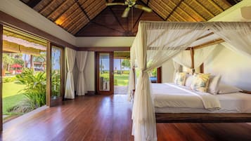 Villa, 5 Bedrooms, Beachfront | In-room safe, desk, free WiFi