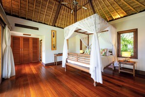 Villa, 5 Bedrooms, Beachfront | In-room safe, desk, free WiFi