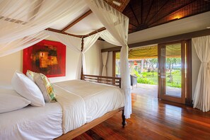 Villa, 5 Bedrooms, Beachfront | In-room safe, desk, free WiFi - Villa Maridadi Cemagi (Cemagi)
