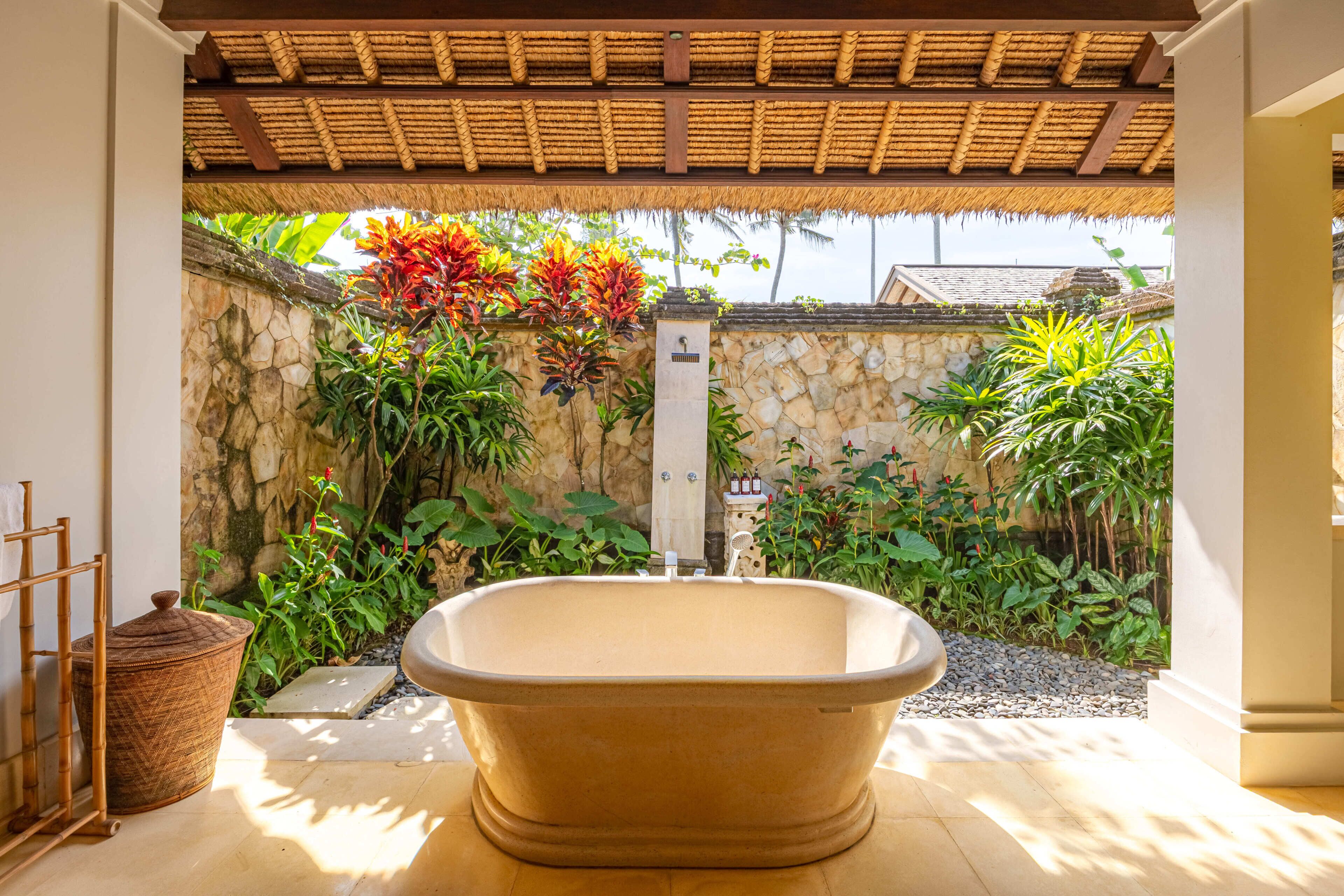 Villa, 5 habitaciones, frente a la playa | Baño | Secador de pelo, toallas, jabón y champú