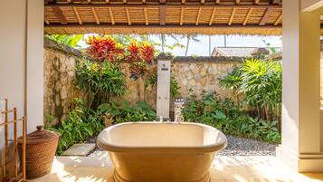 Villa, 5 Bedrooms, Beachfront | Bathroom | Hair dryer, towels, soap, shampoo