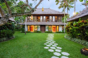 Villa, 5 Bedrooms, Beachfront | Terrace/patio - Villa Maridadi Cemagi (Cemagi)