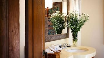 Villa, 5 Bedrooms, Beachfront | Bathroom