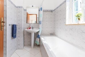 Shower, hair dryer - CASA DOS BONS ARES, Eira da Palma (Tavira)