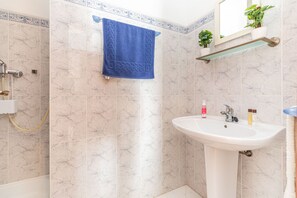 Shower, hair dryer - CASA DOS BONS ARES, Eira da Palma (Tavira)