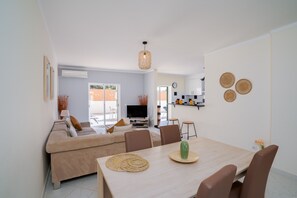 TV - CASA CHAMELEON, Upper Town (Fuseta)