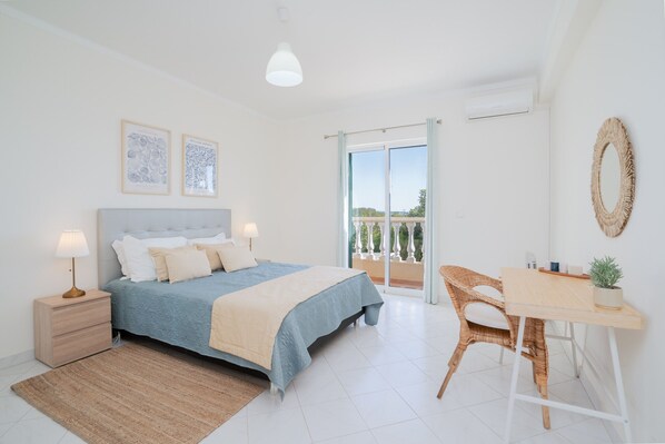 3 chambres, fer et planche à repasser, Wi-Fi gratuit