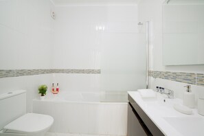 Douche, sèche-cheveux