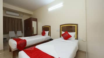 Caja de seguridad en la habitación y escritorio