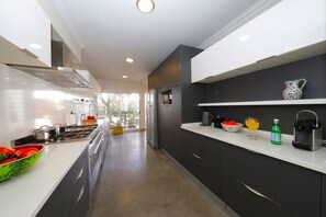 Fridge, microwave, oven, dishwasher - CASA FRANGIPANI, Quinta da Foz (Tavira)