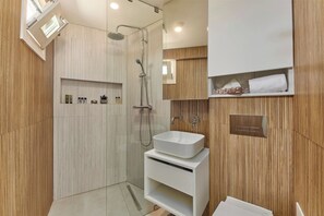 Shower, hair dryer - CASA DO LEVANTE (3 Bedroom), Ocean View (Vila Nova de Cacela)